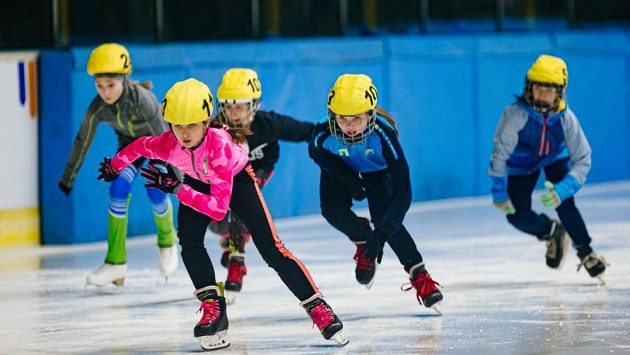 Jedenáctiletá Kristýna Neumannová (vpředu) se zúčastnila na Zimní olmypiádě dětí závodů ve snowboardu a rychlobruslení. Jedenáctiletá Kristýna Neumannová (vpředu) se zúčastnila na Zimní olmypiádě dětí závodů ve snowboardu a rychlobruslení.