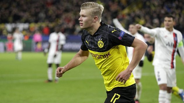 Útočník Dortmundu Erling Braut Haaland se raduje z gólu proti PSG. Útočník Dortmundu Erling Braut Haaland se raduje z gólu proti PSG.