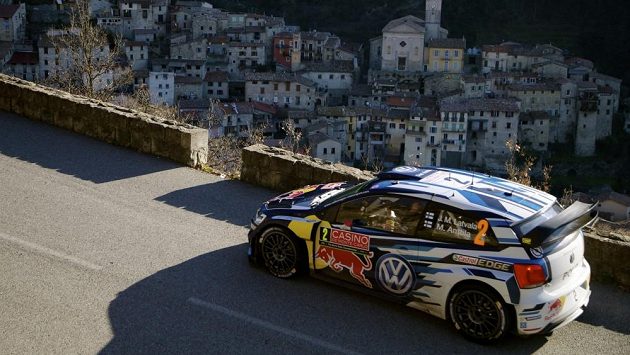Jari Matti Latvala s Volkswagenem Polo WRC - ilustrační foto. Jari Matti Latvala s Volkswagenem Polo WRC - ilustrační foto.