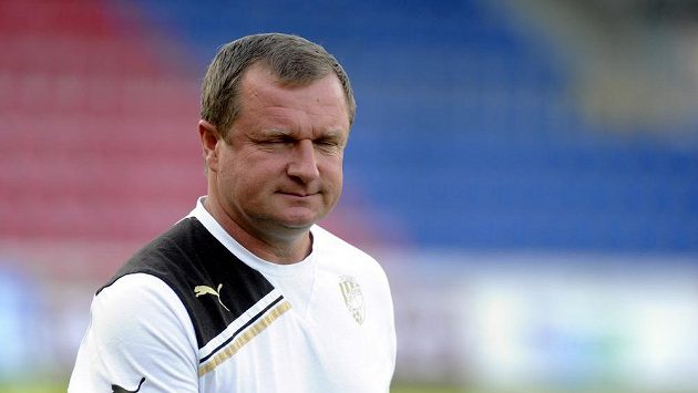 Trenér plzeňských fotbalistů Pavel Vrba před odvetným duelem třetího předkola Ligy mistrů s Kalju. Trenér plzeňských fotbalistů Pavel Vrba před odvetným duelem třetího předkola Ligy mistrů s Kalju.
