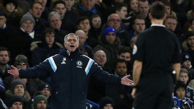 Manažer Chelsea José Mourinho přiznal, že ho do Paříže lákali. Manažer Chelsea José Mourinho přiznal, že ho do Paříže lákali.