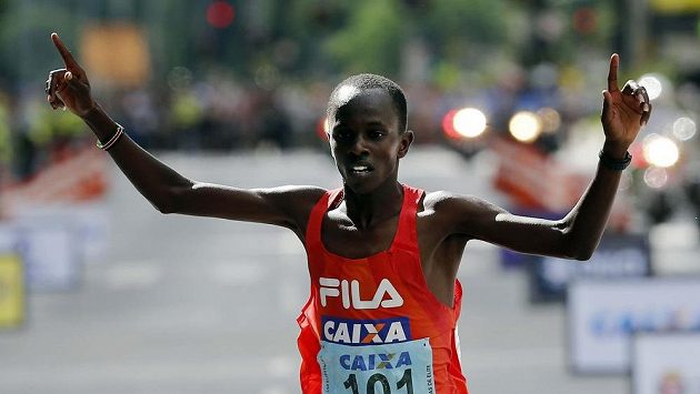 Keňan Edwin Kipsang v cíli závodu v Sao Paulu Keňan Edwin Kipsang v cíli závodu v Sao Paulu