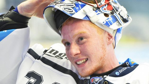 Brankář Plzně Dominik Frodl udržel hned v úvodním utkání nového ročníku extraligy čisté konto. Brankář Plzně Dominik Frodl udržel hned v úvodním utkání nového ročníku extraligy čisté konto.