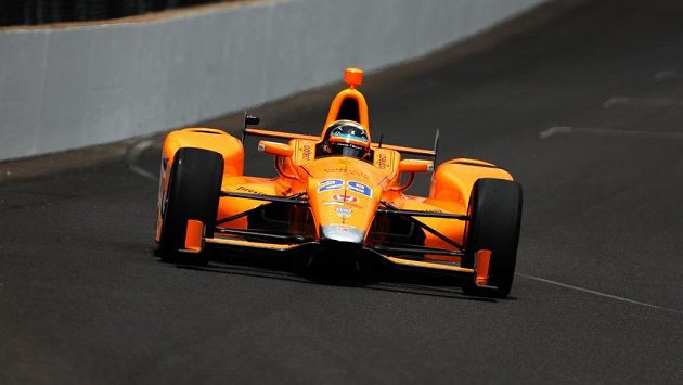 Fernando Alonso během tréninku v Indianapolis. Fernando Alonso během tréninku v Indianapolis.
