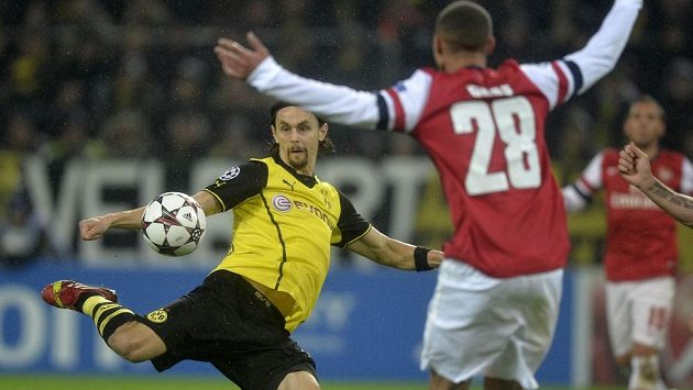 Srbský reprezentační obránce Neven Subotič v dresu Dortmundu. Srbský reprezentační obránce Neven Subotič v dresu Dortmundu.