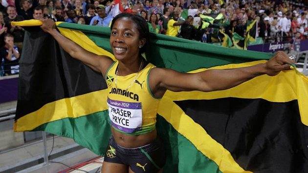 Shelly-Ann Fraserová-Pryceová oslavuje triumf na stovce žen. Jamajské sprinterce se podařilo obhájit zlato z Pekingu. Shelly-Ann Fraserová-Pryceová oslavuje triumf na stovce žen. Jamajské sprinterce se podařilo obhájit zlato z Pekingu.