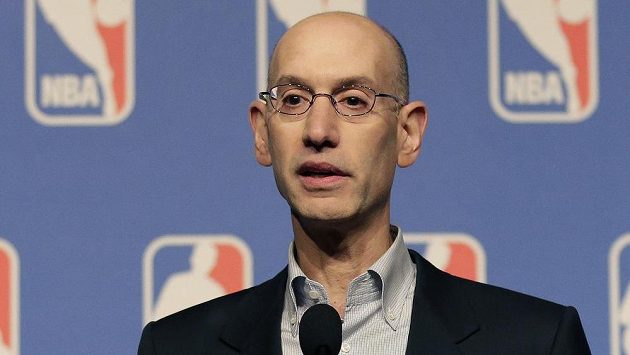 Komisionář NBA Adam Silver. Komisionář NBA Adam Silver.