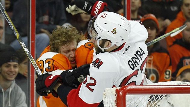 Jakub Voráček vládne produktivitě NHL, ale s protihráči se nemaže - tvrdost českého hokejisty naposledy poznal Eric Gryba z Ottawy. Jakub Voráček vládne produktivitě NHL, ale s protihráči se nemaže - tvrdost českého hokejisty naposledy poznal Eric Gryba z Ottawy.
