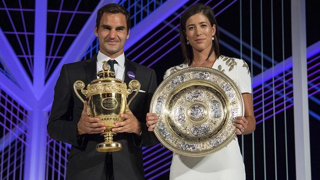 Šampióni Wimbledonu Roger Federer (vlevo) a Garbině Muguruzaová na večírku šampiónů - ilustrační foto. Šampióni Wimbledonu Roger Federer (vlevo) a Garbině Muguruzaová na večírku šampiónů - ilustrační foto.