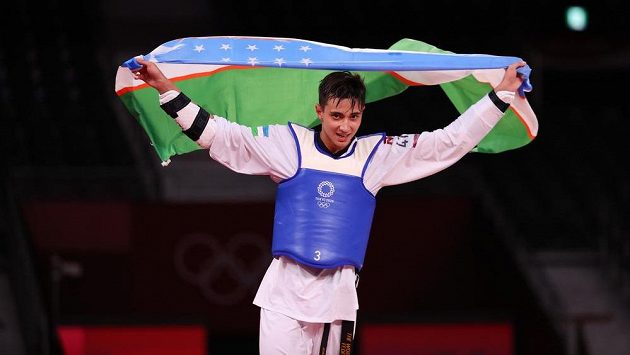 Ulugbek Rašitov získal na olympijských hrách v Tokiu první zlatou medaili pro Uzbekistán v taekwondu Ulugbek Rašitov získal na olympijských hrách v Tokiu první zlatou medaili pro Uzbekistán v taekwondu