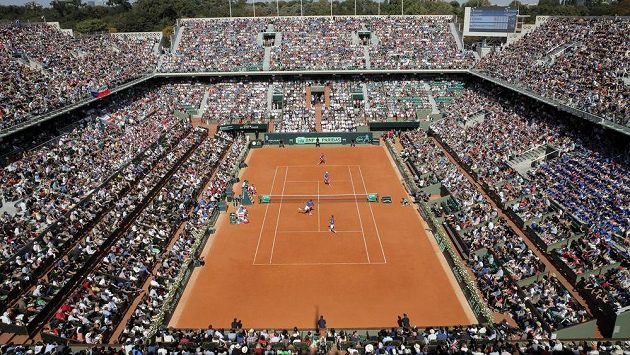 Hlavní dvorec areálu Roland Garros, kurt Philippa-Chatriera hostil semifinále proti Česku. Finále Francouzi sehrají na fotbalovém stadiónu. Hlavní dvorec areálu Roland Garros, kurt Philippa-Chatriera hostil semifinále proti Česku. Finále Francouzi sehrají na fotbalovém stadiónu.
