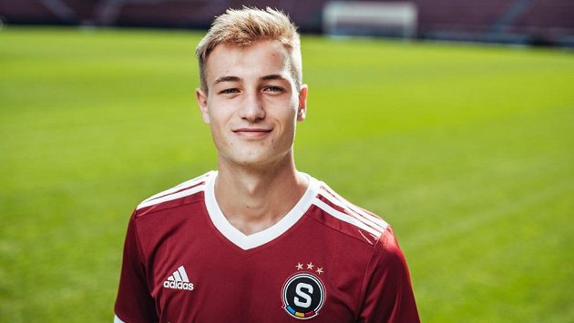 Stoper Dalibor Večerka z Opavy posílil Spartu. Stoper Dalibor Večerka z Opavy posílil Spartu.