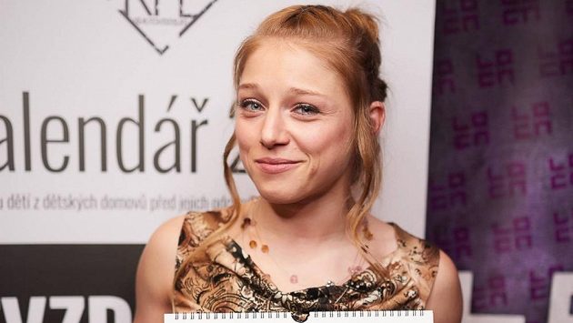 Sandra Mašková a její fotografie v kalendáři Bohatý sirotek. Sandra Mašková a její fotografie v kalendáři Bohatý sirotek.