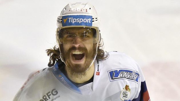 Útočník Peter Mueller z Brna se raduje z gólu. Útočník Peter Mueller z Brna se raduje z gólu.
