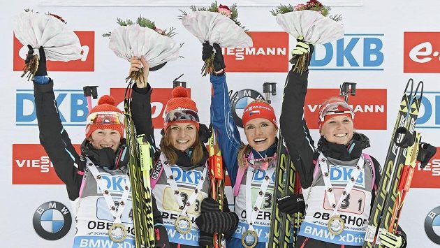 Vítězné české biatlonistky (zprava): Eva Puskarčíková, Gabriela Soukalová, Jitka Landová a Veronika Vítková. Vítězné české biatlonistky (zprava): Eva Puskarčíková, Gabriela Soukalová, Jitka Landová a Veronika Vítková.