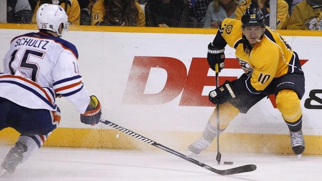 Martin Erat (vpravo) už nebude hrát za Nashville, Predátoři jej vyměnili do Washingtonu. Martin Erat (vpravo) už nebude hrát za Nashville, Predátoři jej vyměnili do Washingtonu.