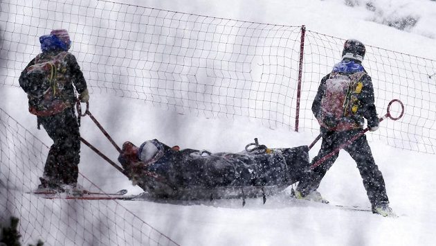 Američanka Lindsey Vonnová po pádu v super-G v Soldeu Američanka Lindsey Vonnová po pádu v super-G v Soldeu