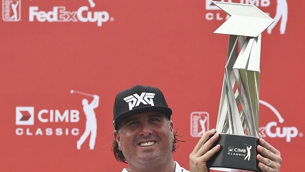 Americký golfista Pat Perez získal na turnaji v Kuala Lumpuru své třetí kariérní vítězství na PGA Tour. Americký golfista Pat Perez získal na turnaji v Kuala Lumpuru své třetí kariérní vítězství na PGA Tour.