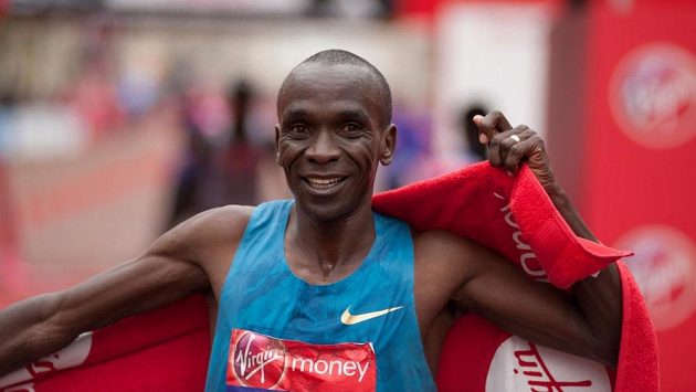 Eliud Kipchoge pocity vítěze dobře zná. (Londýn 2015) Eliud Kipchoge pocity vítěze dobře zná. (Londýn 2015)