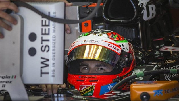 Mexičan Sergio Pérez v kokpitu monopostu formule 1. Mexičan Sergio Pérez v kokpitu monopostu formule 1.