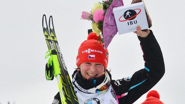 Po triumfu v závodu Světového poháru v Oberhofu se Veronika Vítková ocitla na ramenou kolegů z reprezentace. Po triumfu v závodu Světového poháru v Oberhofu se Veronika Vítková ocitla na ramenou kolegů z reprezentace.