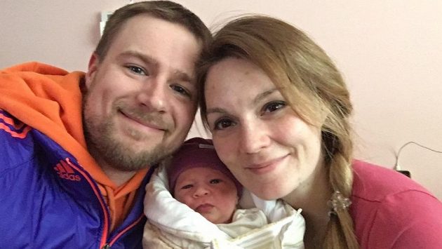 Matt a Kateřina Emmonsovi s dcerkou Gábinkou. Matt a Kateřina Emmonsovi s dcerkou Gábinkou.