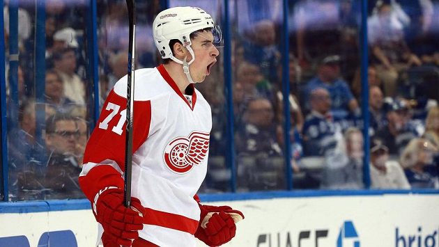Centr Detroitu Red Wings Dylan Larkin (71) posílí USA na MS. Centr Detroitu Red Wings Dylan Larkin (71) posílí USA na MS.