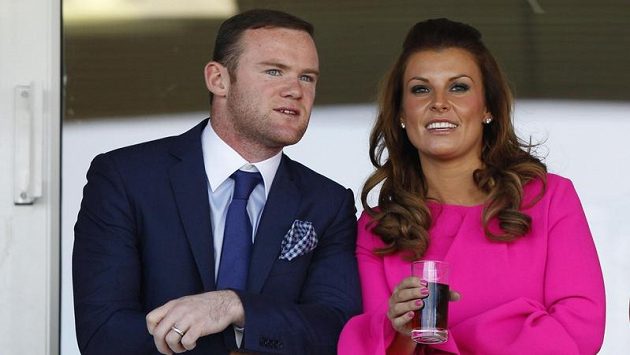 Wayne Rooney na archivním snímku se svoji manželkou Coleen. Wayne Rooney na archivním snímku se svoji manželkou Coleen.