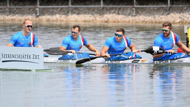 Nestačilo to. Český čtyřkajak, zprava Jakub Špicar, Lukáš Nepraš, Daniel Havel a Jakub Zavřel už tuší, že se olympijský sen rozplynul. Nestačilo to. Český čtyřkajak, zprava Jakub Špicar, Lukáš Nepraš, Daniel Havel a Jakub Zavřel už tuší, že se olympijský sen rozplynul.