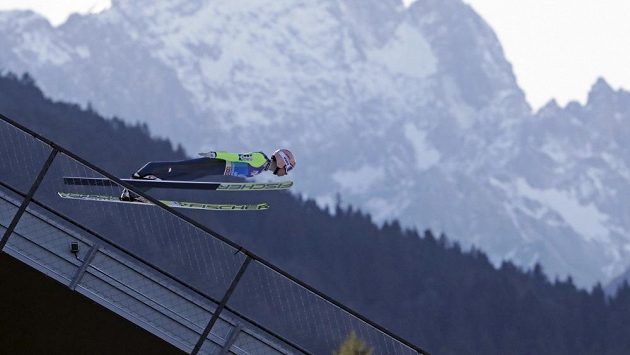 Rakouský skokan na lyžích Stefan Kraft během kvalifikace na druhý závod Turné čtyř můstků v Garmisch-Partenkirchenu. Rakouský skokan na lyžích Stefan Kraft během kvalifikace na druhý závod Turné čtyř můstků v Garmisch-Partenkirchenu.