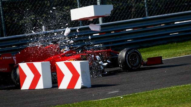 Čtyřnásobný mistr světa Sebastian Vettel skončil v Monze už v šestém kole. Čtyřnásobný mistr světa Sebastian Vettel skončil v Monze už v šestém kole.