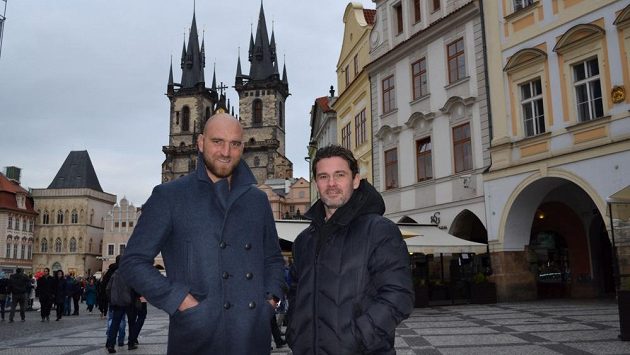 Martin Latka (vlevo) a Karol Kisel v centru Prahy. Martin Latka (vlevo) a Karol Kisel v centru Prahy.