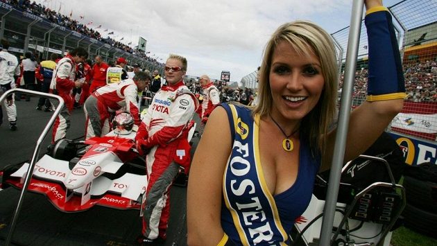 Grid Girls se při GP Monaka vrátí na startovní rošt. Nebudou však držet žádnou ceduli - ilustrační snímek. Grid Girls se při GP Monaka vrátí na startovní rošt. Nebudou však držet žádnou ceduli - ilustrační snímek.