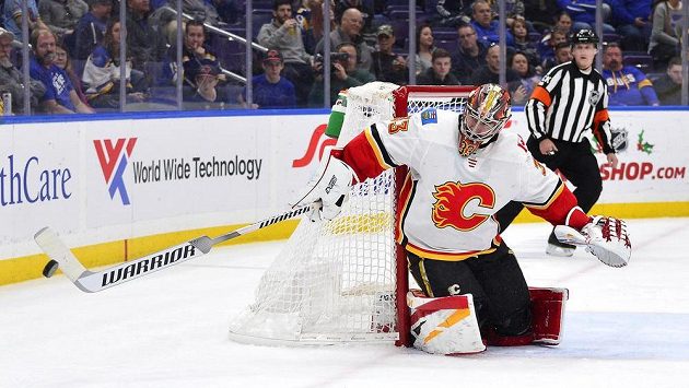 David Rittich v brance Calgary slavil po dramatickém utkání s Philadelphií výhru. David Rittich v brance Calgary slavil po dramatickém utkání s Philadelphií výhru.