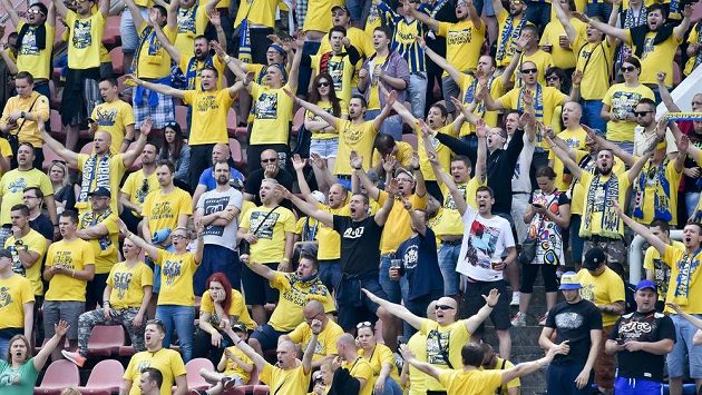 Fanoušci Opavy během utkání s Olympií Praha. Fanoušci Opavy během utkání s Olympií Praha.
