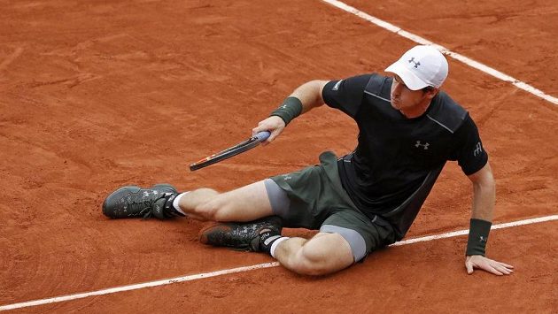 Brit Andy Murray během utkání s Radkem Štěpánekm. Brit Andy Murray během utkání s Radkem Štěpánekm.