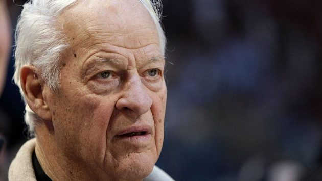 Kanadská hokejová legenda Gordie Howe se zotavuje po mozkové příhodě. Kanadská hokejová legenda Gordie Howe se zotavuje po mozkové příhodě.