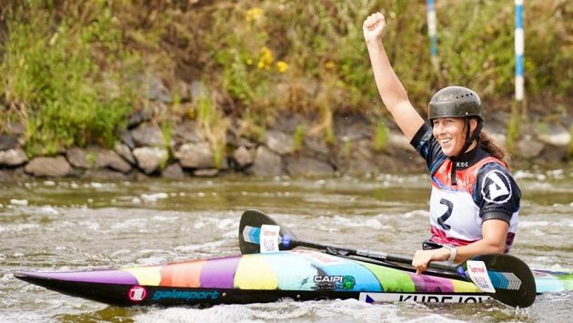 Kajakářka Kateřina Kudějová a její radost ve Veltrusech. Kajakářka Kateřina Kudějová a její radost ve Veltrusech.