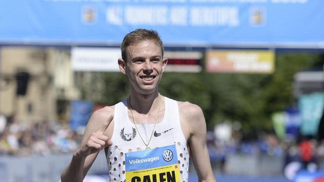 Bronzový medailista z OH v Riu, Američan Galen Rupp jako první v cíli Pražského maratónu. Bronzový medailista z OH v Riu, Američan Galen Rupp jako první v cíli Pražského maratónu.