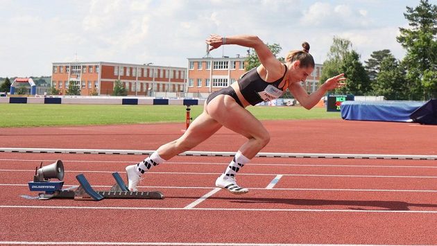 Start Lady Vondrové při rozběhu mistrovství ČR ve Zlíně. Start Lady Vondrové při rozběhu mistrovství ČR ve Zlíně.