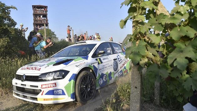 Posádka Vojtěch Štajf a Veronika Havelková s vozem Volkswagen Polo Gti R5 v Rallye Hustopeče. Posádka Vojtěch Štajf a Veronika Havelková s vozem Volkswagen Polo Gti R5 v Rallye Hustopeče.