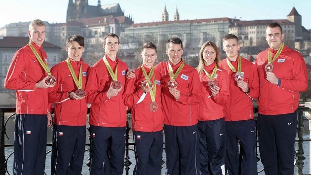 Jan Tesař třetí zleva na archivním snímku s dalšími českými medailisty z halového ME. Na fotografii dále Patrik Šorm, Daniel Němeček, Pavel Maslák, Jakub Holuša, Eliška Klučinová, Radek Juška a Ladislav Prášil. Jan Tesař třetí zleva na archivním snímku s dalšími českými medailisty z halového ME. Na fotografii dále Patrik Šorm, Daniel Němeček, Pavel Maslák, Jakub Holuša, Eliška Klučinová, Radek Juška a Ladislav Prášil.