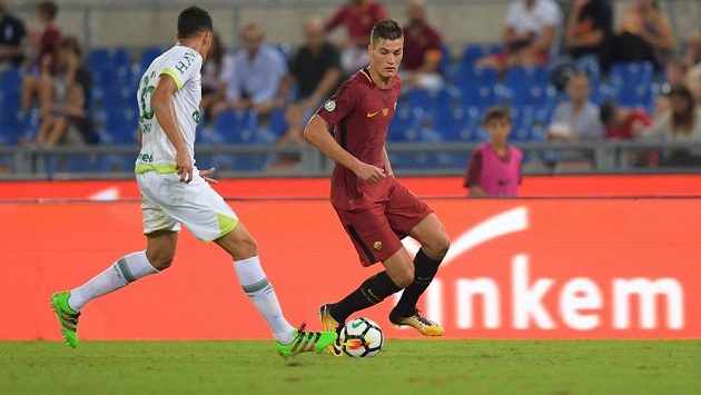 Patrik Schick (vpravo) nastoupil poprvé v dresu AS Řím do přátelského utkání s Chapecoense. Patrik Schick (vpravo) nastoupil poprvé v dresu AS Řím do přátelského utkání s Chapecoense.