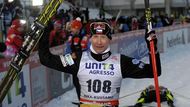 Lukáš Bauer se raduje z vítězství na trati 10 kilometrů klasicky v Kuusamu. Lukáš Bauer se raduje z vítězství na trati 10 kilometrů klasicky v Kuusamu.