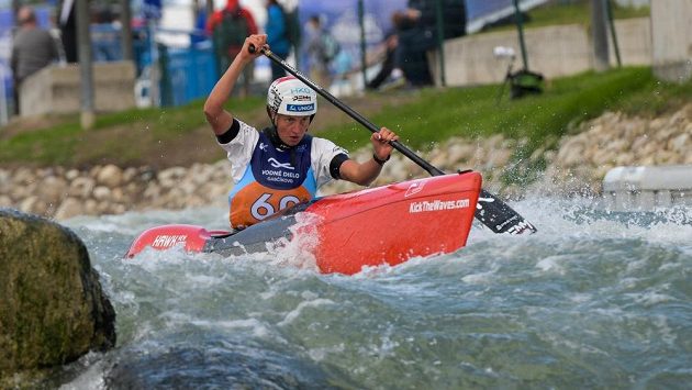 Martina Satková ve své sjezdové kanoi při MS v Bratislavě. Martina Satková ve své sjezdové kanoi při MS v Bratislavě.