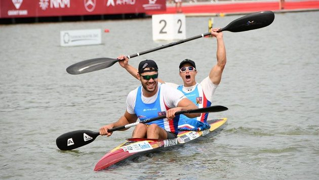 Radost z olympijské nominace dvojice Josef Dostál (vpředu), Radek Šlouf Radost z olympijské nominace dvojice Josef Dostál (vpředu), Radek Šlouf