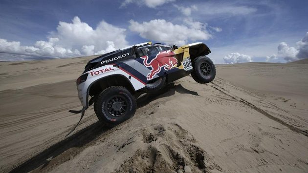 Francouz Stéphane Peterhansel je novým lídrem Rallye Dakar v kategorii automobilů. Francouz Stéphane Peterhansel je novým lídrem Rallye Dakar v kategorii automobilů.