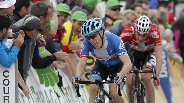 Andrew Talansky z týmu Garmin a jeho cílová grimasa v 66. ročníku závodu Critérium du Dauphiné. Američan v poslední etapě vybojoval celkové prvenství na úkor Alberta Contadora z týmu Tinkoff-Saxo. Andrew Talansky z týmu Garmin a jeho cílová grimasa v 66. ročníku závodu Critérium du Dauphiné. Američan v poslední etapě vybojoval celkové prvenství na úkor Alberta Contadora z týmu Tinkoff-Saxo.