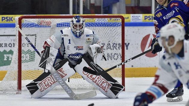 Zleva brankář Brna Marek Čiliak, Tomáš Plekanec z Brna a Bedřich Köhler ze Zlína Zleva brankář Brna Marek Čiliak, Tomáš Plekanec z Brna a Bedřich Köhler ze Zlína