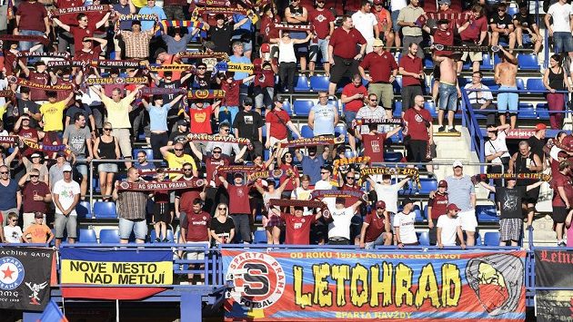 Fanoušci Sparty během derby s Bohemians. Fanoušci Sparty během derby s Bohemians.